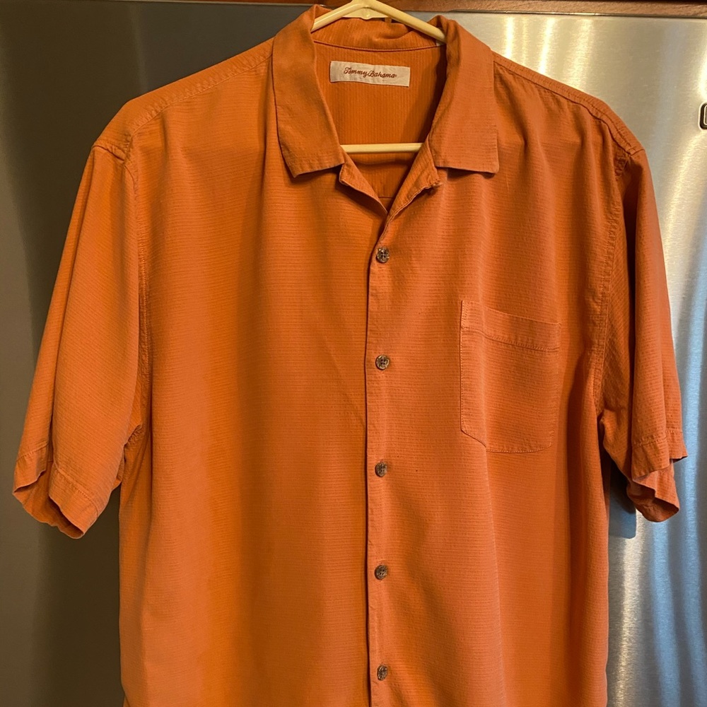 TOMMY BAHAMA MEN’S LARGE SHORT SLEEVE CASUAL SHIRT